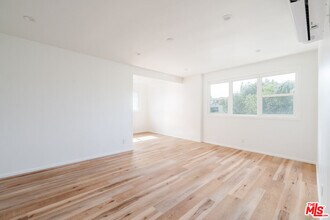 1318 S Ogden Dr in Los Angeles, CA - Building Photo - Building Photo