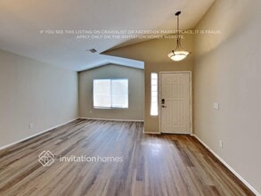 7820 S 48th Dr in Phoenix, AZ - Foto de edificio - Building Photo