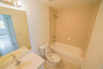 7200 NW 114th Ave, Unit 305 in Doral, FL - Building Photo - Building Photo
