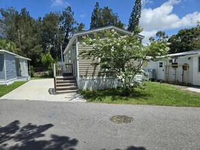 12300 Seminole Blvd in Largo, FL - Building Photo - Building Photo