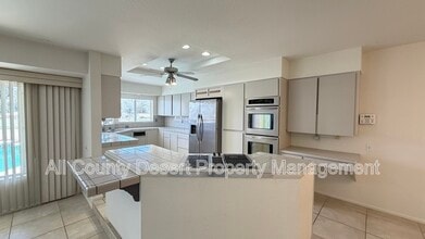 76955 California Dr in Palm Desert, CA - Foto de edificio - Building Photo
