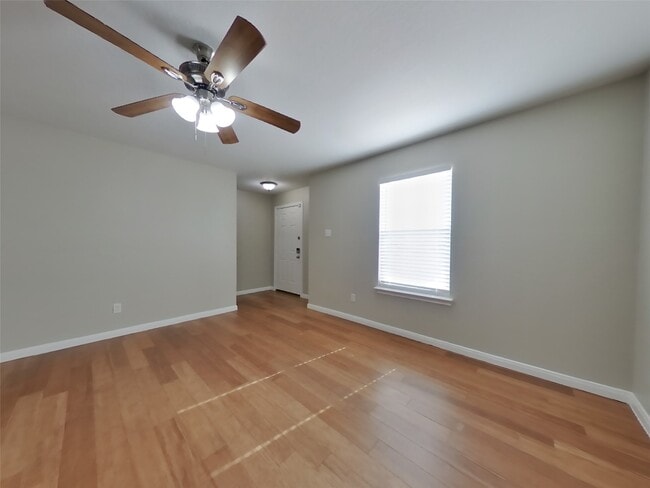 property at 5003 Hauna Ln