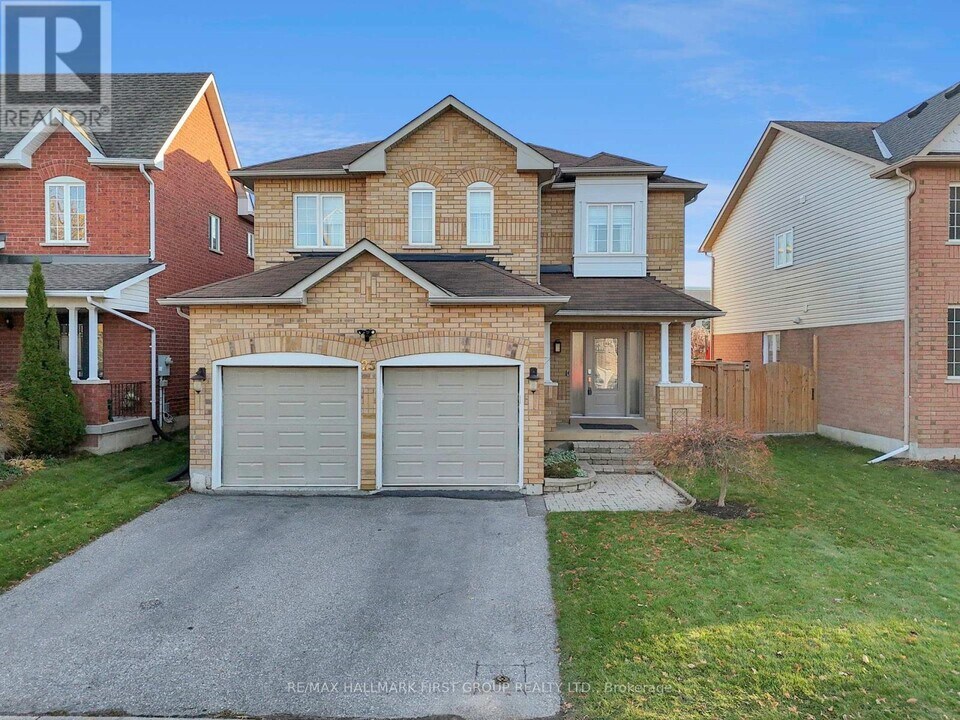 25 Sprucewood Crescent in Bowmanville, ON - Building Photo