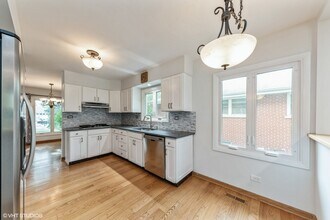 1024 Charlene Ln in Schaumburg, IL - Building Photo - Building Photo