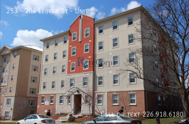 204-204 Lester St in Waterloo, ON - Building Photo - Building Photo