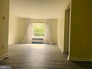 10408 Montrose Ave in Bethesda, MD - Building Photo - Building Photo