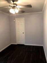 146 Varsity Cir in Huntsville, TX - Foto de edificio - Building Photo