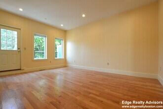 11 Nonantum St, Unit 1 in Newton, MA - Building Photo - Building Photo