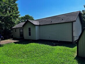 584 Blake Moore Dr in La Vergne, TN - Building Photo - Building Photo