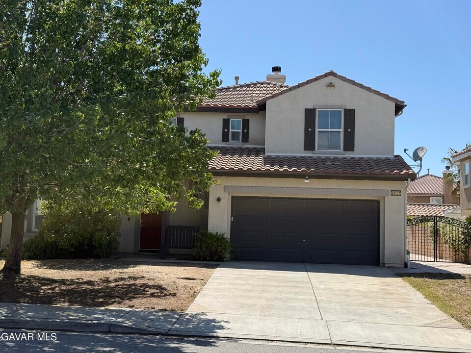 39331 Desert Lilly Ct in Palmdale, CA - Building Photo