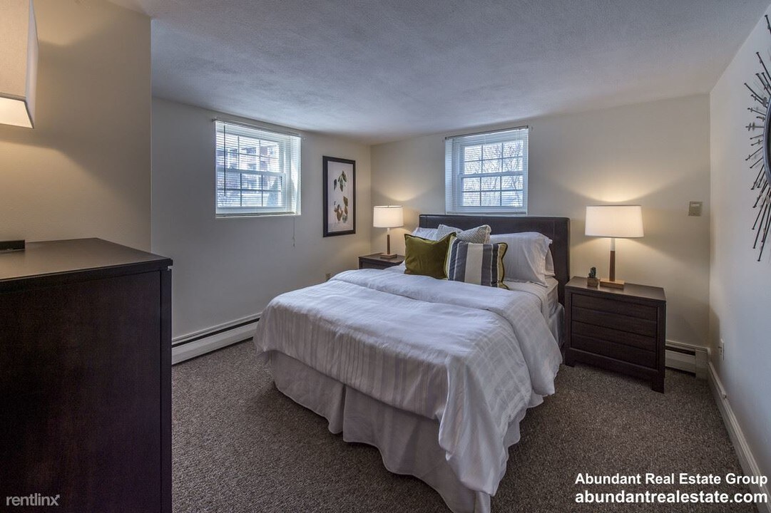 8 Brattle Dr-Unit -Apt 7 in Arlington, MA - Building Photo