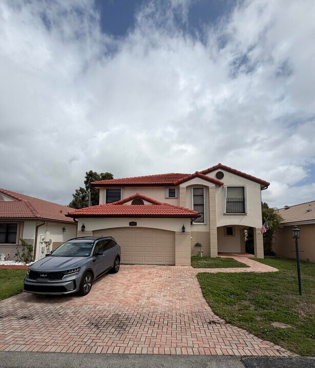 15061 Norfolk Ln in Davie, FL - Building Photo