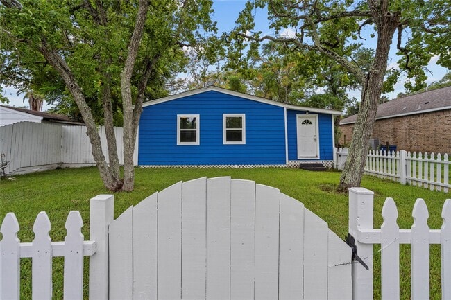 1101 8th Ave N in Texas City, TX - Building Photo - Building Photo