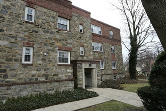 Woodside Court Apartments in Narberth, PA - Foto de edificio - Building Photo