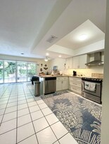 266 NE Wavecrest Way in Boca Raton, FL - Building Photo