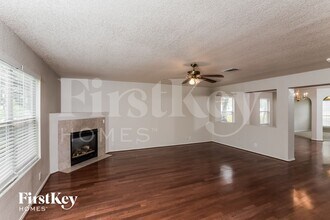 7711 Braun Bend in San Antonio, TX - Building Photo - Building Photo