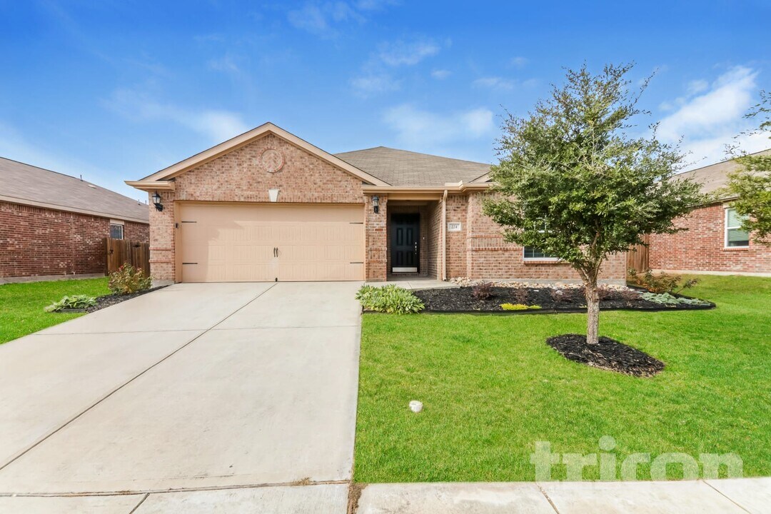 224 Cottonwood Dr in Princeton, TX - Building Photo