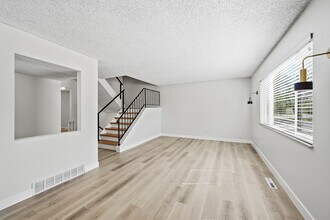 183 Vance St in Lakewood, CO - Building Photo - Building Photo