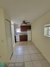 2534 Taft St in Hollywood, FL - Foto de edificio - Building Photo