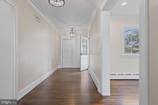 1224 Lancaster Ave in Berwyn, PA - Building Photo