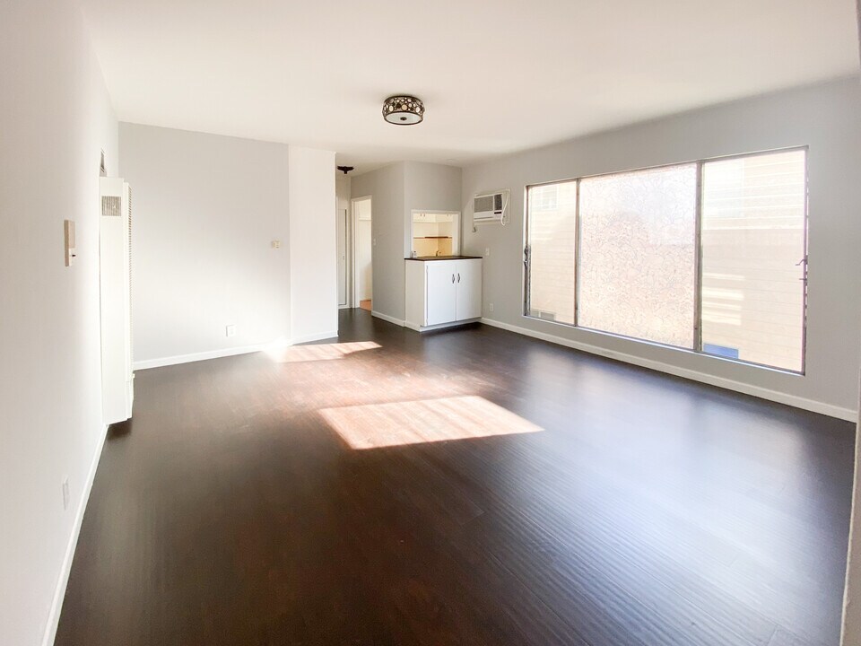 920 N Orange Grove Ave in West Hollywood, CA - Building Photo