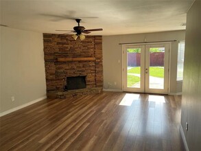 5312 Queen Ct in Lake Dallas, TX - Building Photo - Building Photo