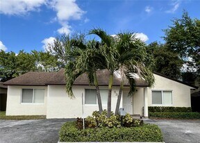 535 W 79th Pl in Hialeah, FL - Building Photo