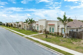 The Sands Luxury Apartments in Edinburg, TX - Building Photo - Building Photo