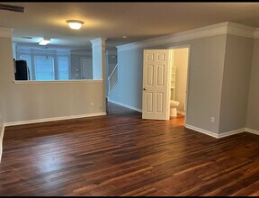 769 Crestwell Cir SW in Atlanta, GA - Building Photo - Building Photo