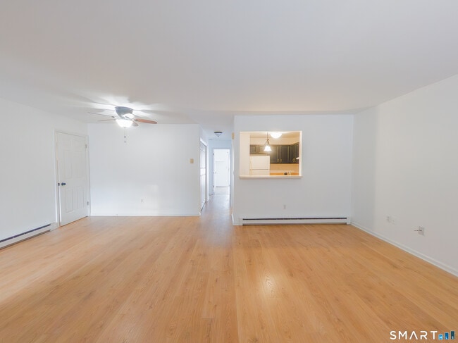 8 Rose Ln in Danbury, CT - Building Photo - Building Photo