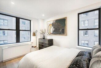 160 E 48th St in New York, NY - Building Photo - Building Photo