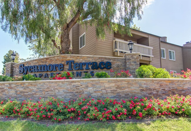 Sycamore Terrace Apartments in Temecula, CA - Foto de edificio - Building Photo