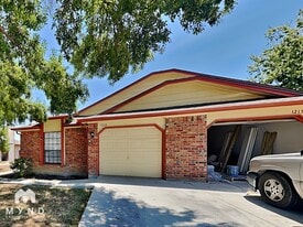 1213 Hyridge St in Round Rock, TX - Building Photo