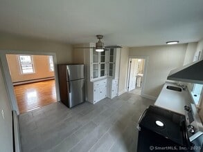 14 Trumbull St in Stonington, CT - Building Photo - Building Photo
