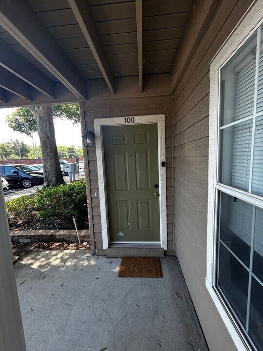 104 Reserve Cir in Oviedo, FL - Foto de edificio