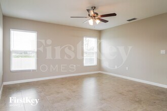 659 Lindbergh Wy in Davenport, FL - Foto de edificio - Building Photo