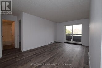 36 Freeborn Ave in Brantford, ON - Building Photo - Building Photo