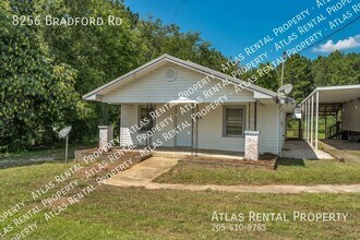 8256 Bradford Rd in Pinson, AL - Foto de edificio - Building Photo