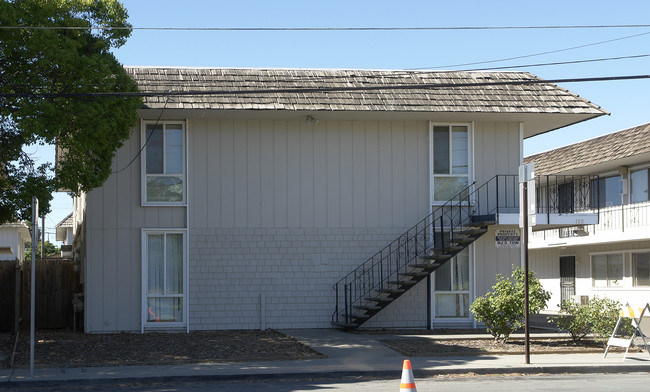 1111 W 4th St in Antioch, CA - Foto de edificio - Building Photo