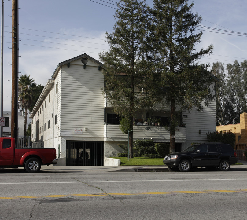 6819 Whitsett Ave in Van Nuys, CA - Building Photo