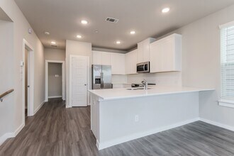 18412 Idyllic Aly in Shenandoah, TX - Building Photo - Building Photo