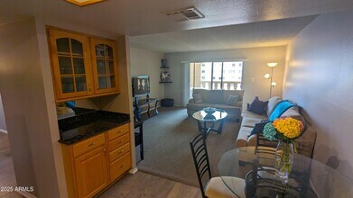 7910 E Camelback Rd in Scottsdale, AZ - Building Photo - Building Photo