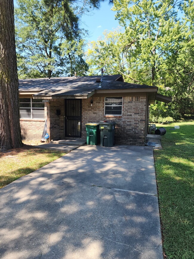 2306 Dorchester Dr, Unit A in Little Rock, AR - Foto de edificio - Building Photo