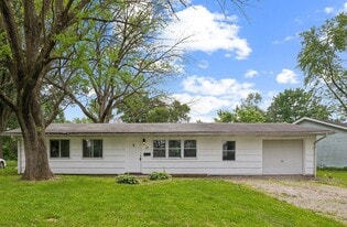 13 W Adams Dr in Sauget, IL - Building Photo