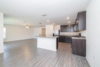 413 Kensington View Dr in Winter Haven, FL - Building Photo - Building Photo
