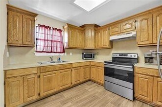 9 Diaz Ave in McAllen, TX - Building Photo - Building Photo