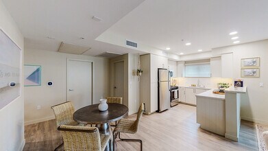 Chase Knolls in Sherman Oaks, CA - Building Photo - Building Photo