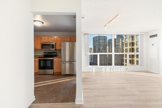 200 N Dearborn St, Unit 4306 in Chicago, IL - Building Photo - Building Photo