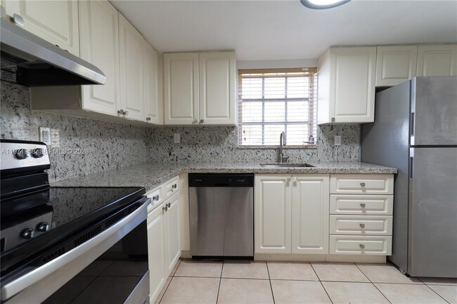 8650 SW 109th Ave in Miami, FL - Building Photo - Building Photo