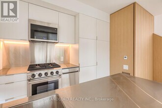 429 Brock Ave in Toronto, ON - Building Photo - Building Photo